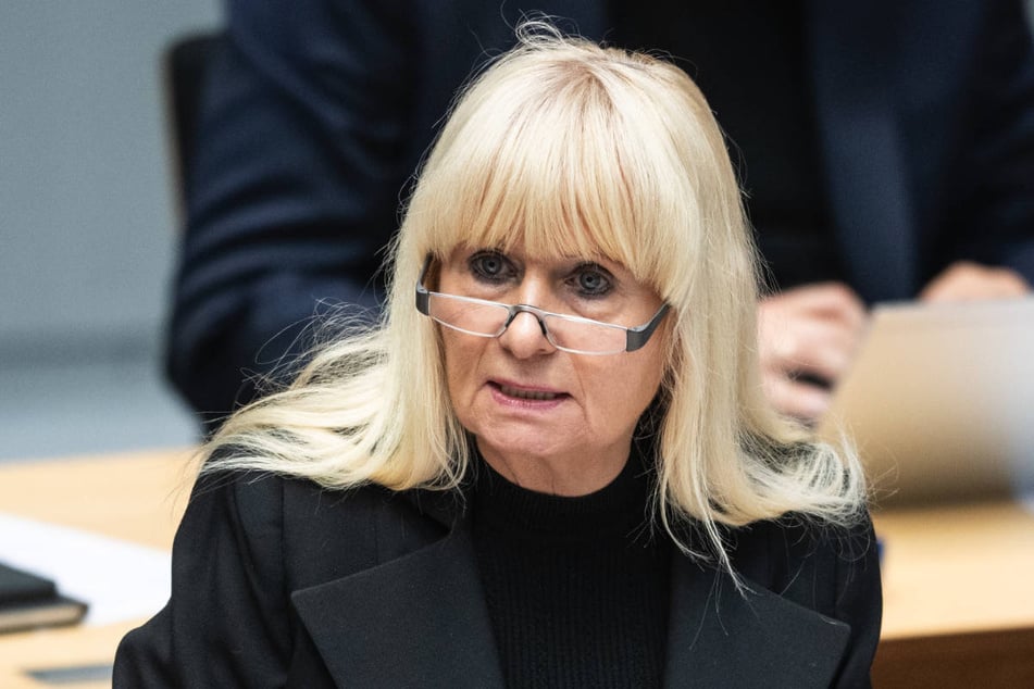 Innensenatorin Iris Spranger (64, SPD) hat aufgrund des Vorfalls beim CSD ihren Urlaub unterbrochen.