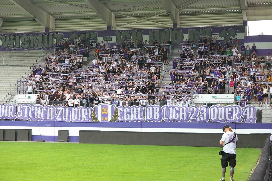 Die FCE-Fans sind eine Wucht: "Wir stehen zu dir! Egal, ob Liga 2, 3 oder 4!"