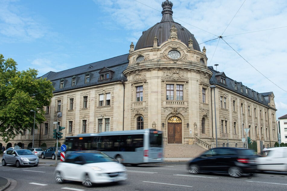 Der Prozess vor dem Landgericht in Landau soll bis Mitte August andauern.