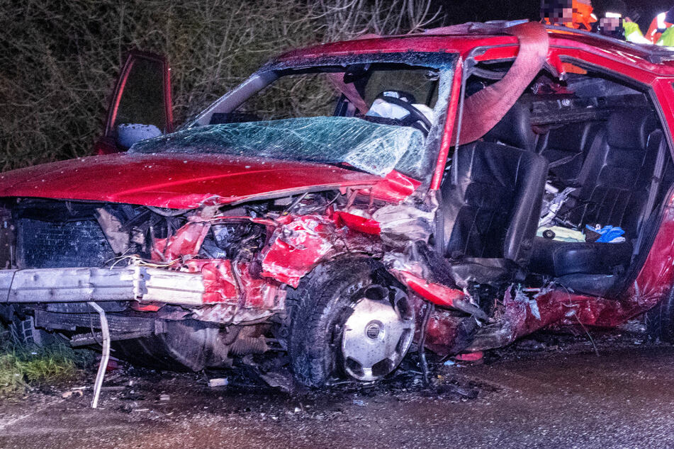 Audi gerät auf Gegenfahrbahn: Tödlicher Frontal-Crash bei Gießen