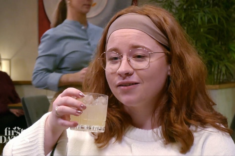 Als Kaja (23) erfährt, dass sie Florians (25) erste Date-Partnerin überhaupt ist, kann sie ihre Überraschung nicht verbergen.