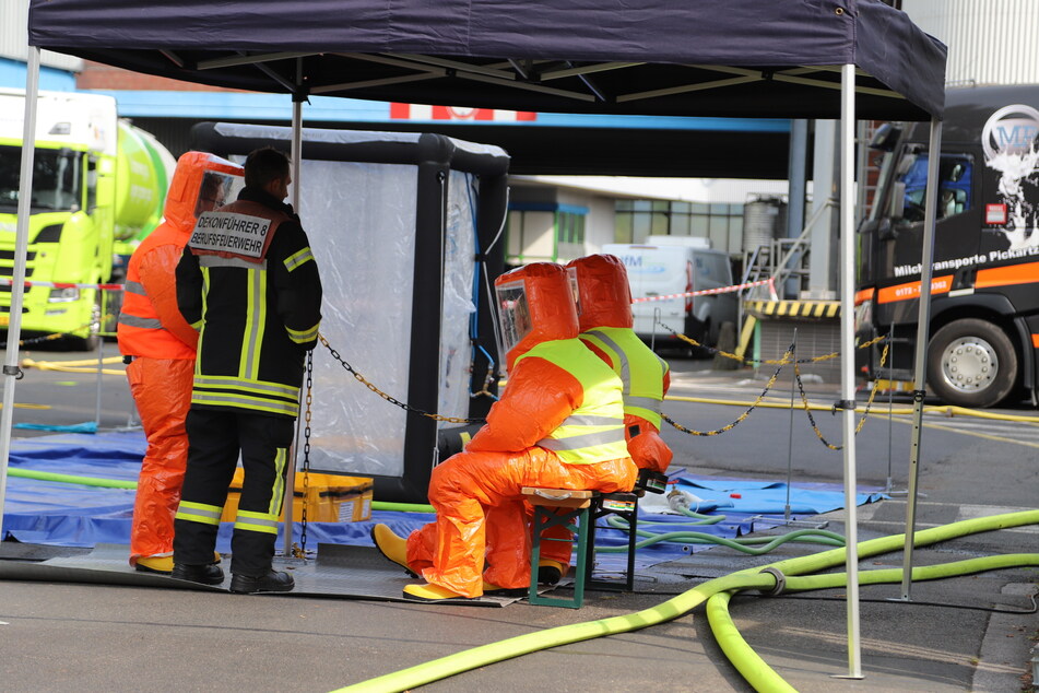 Der Einsatz begann um 11.21 Uhr und wird nach Einschätzung der Feuerwehr noch mehrere Stunden andauern.