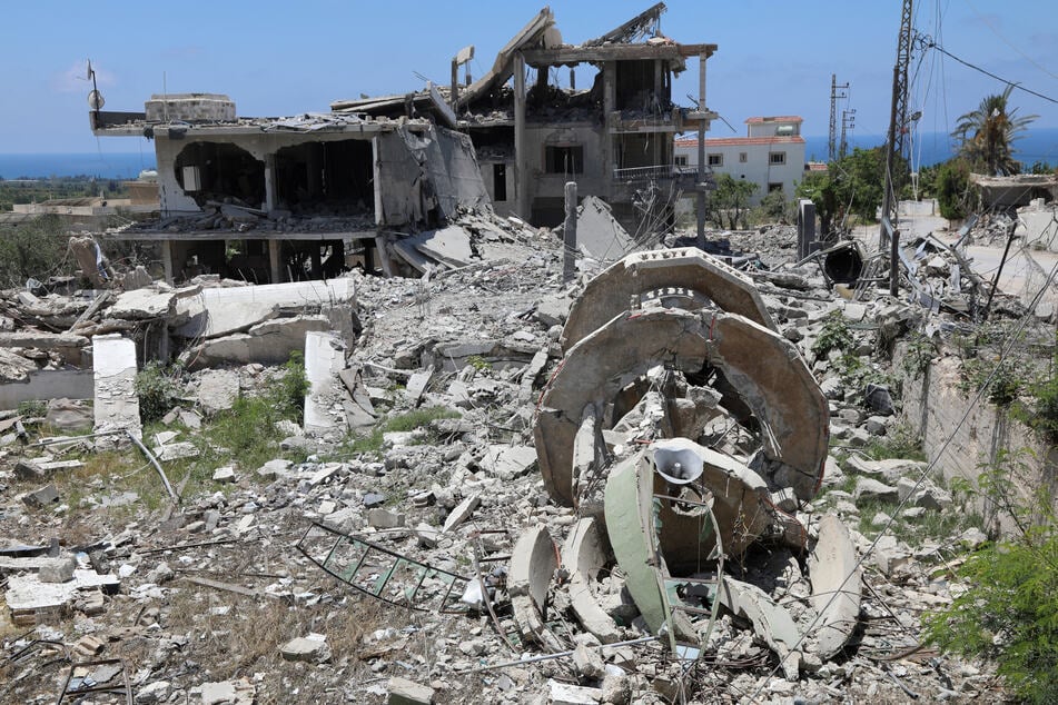 Israel and Hezbollah have agreed to Lebanon ceasefire, says US official