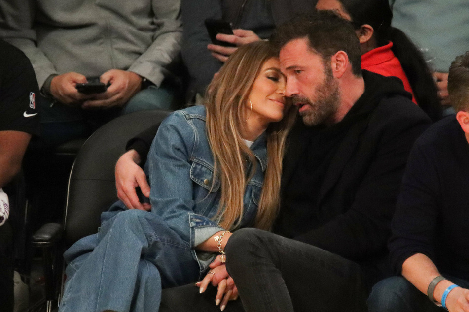 Jennifer Lopez and Ben Affleck snuggled up while watching a basketball game.