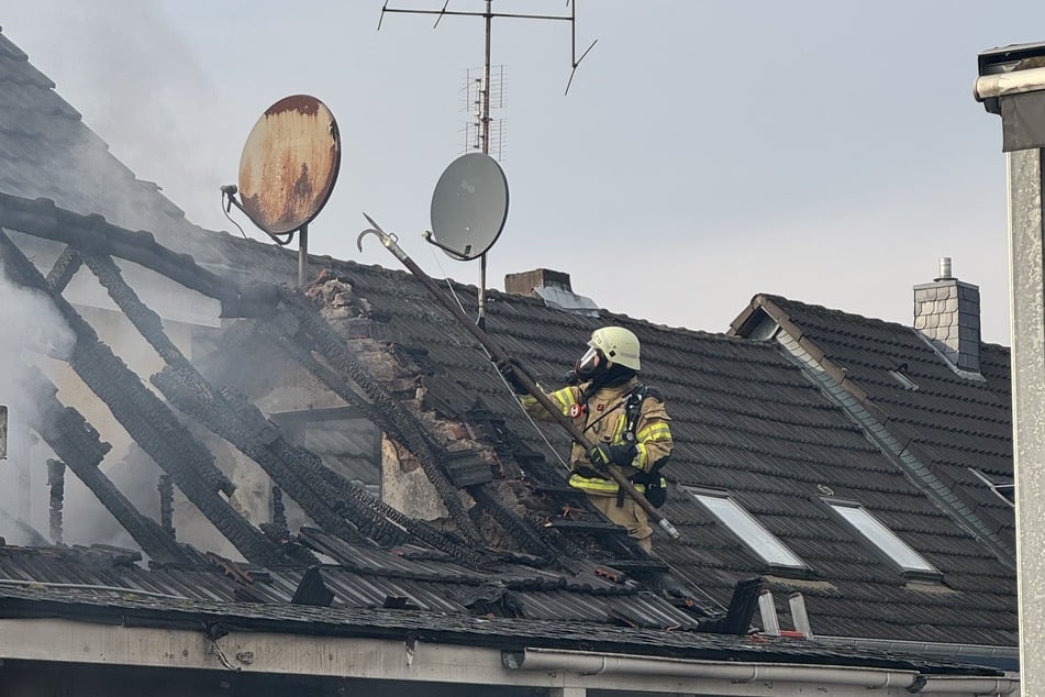 Der Dachstuhl war bei dem Brand teilweise in das Gebäude gestürzt.