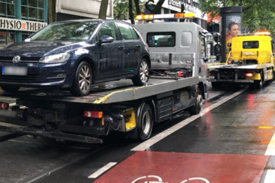 Die Polizei und das Ordnungsamt der Stadt Köln ließ 28 Autos abschleppen.