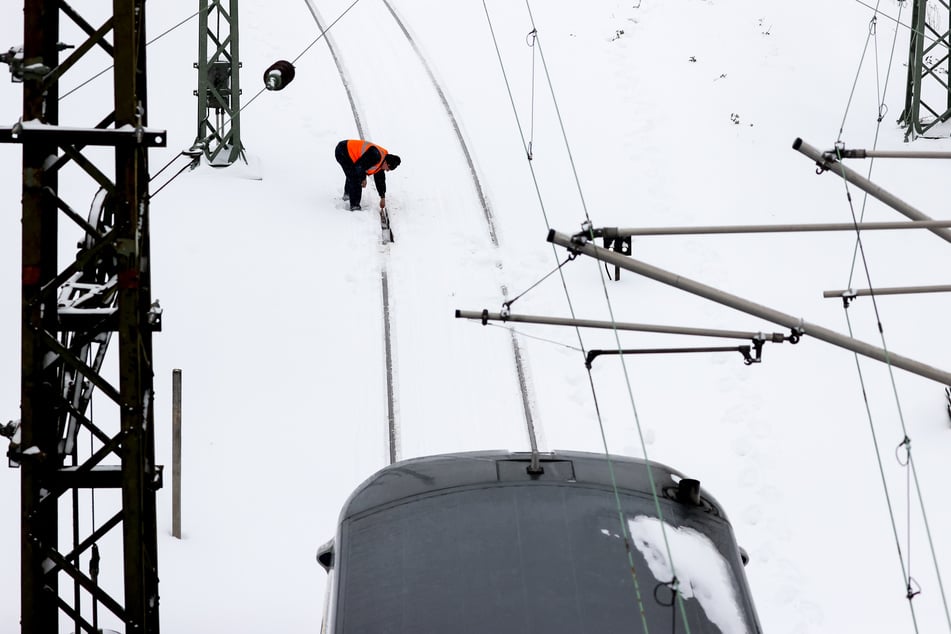 Schneefall beeinträchtigt am Sonntagmorgen den Bahnverkehr in der Oberlausitz. (Symbolfoto)