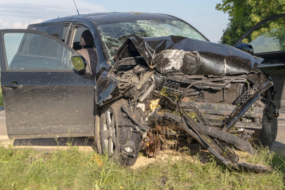 Eine Person wurde bei dem Unfall in Bayern verletzt.