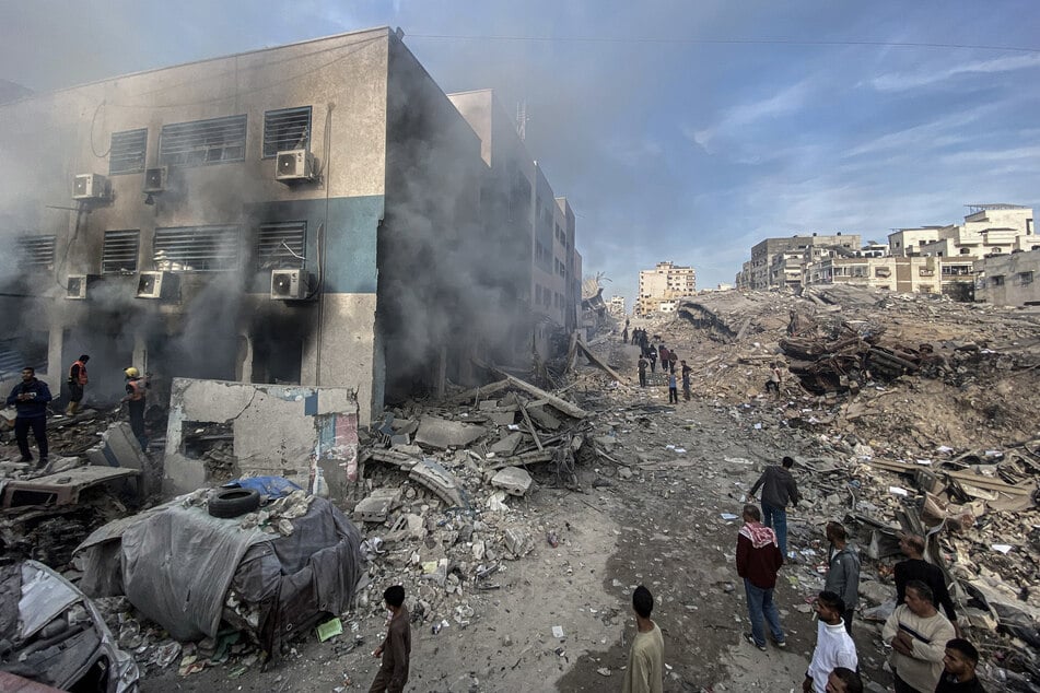 Bei israelischen Angriffen im Gazastreifen sind nach palästinensischen Angaben wieder mehrere Menschen getötet worden. (