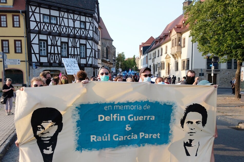 2020 erinnerten Demonstranten an den grausamen Tod von Delfin Guerra und Raúl Garcia Paret in Merseburg.