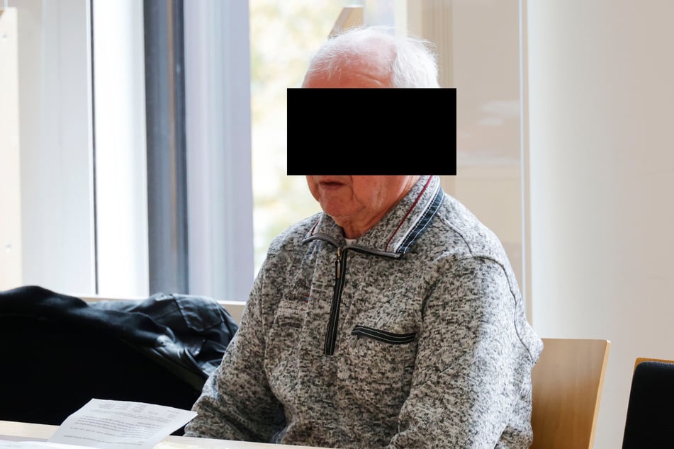 Rentner Wilfried E. (82) musste sich am heutigen Donnerstag wegen gefährlicher Körperverletzung verantworten.