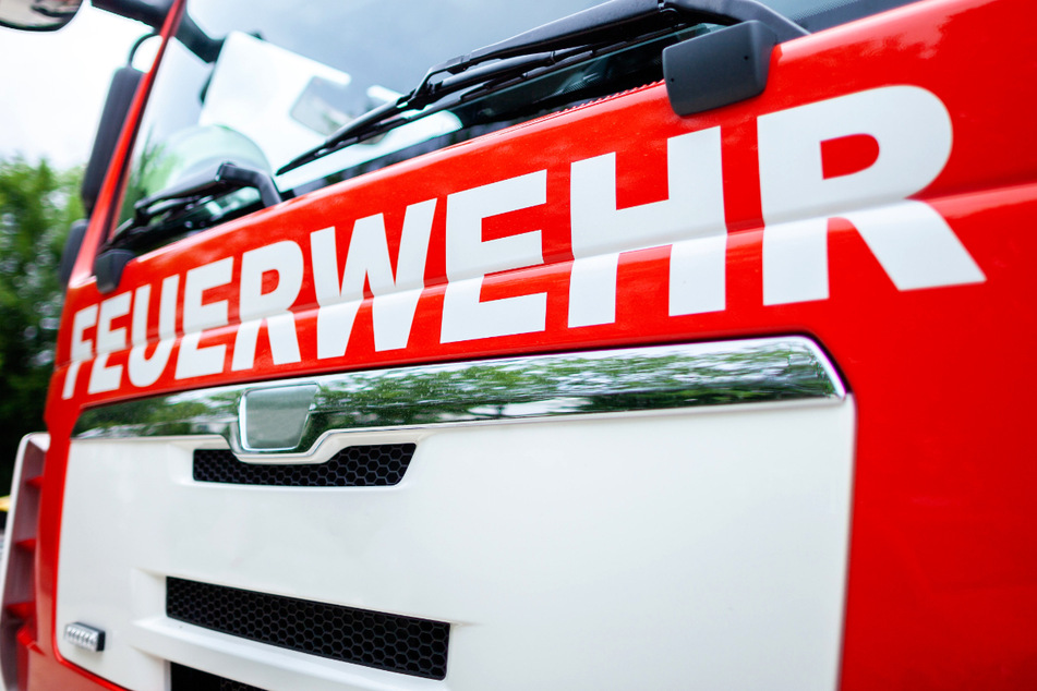 Elektrogrill löst Brand aus: Feuerwehreinsatz in Zwickau