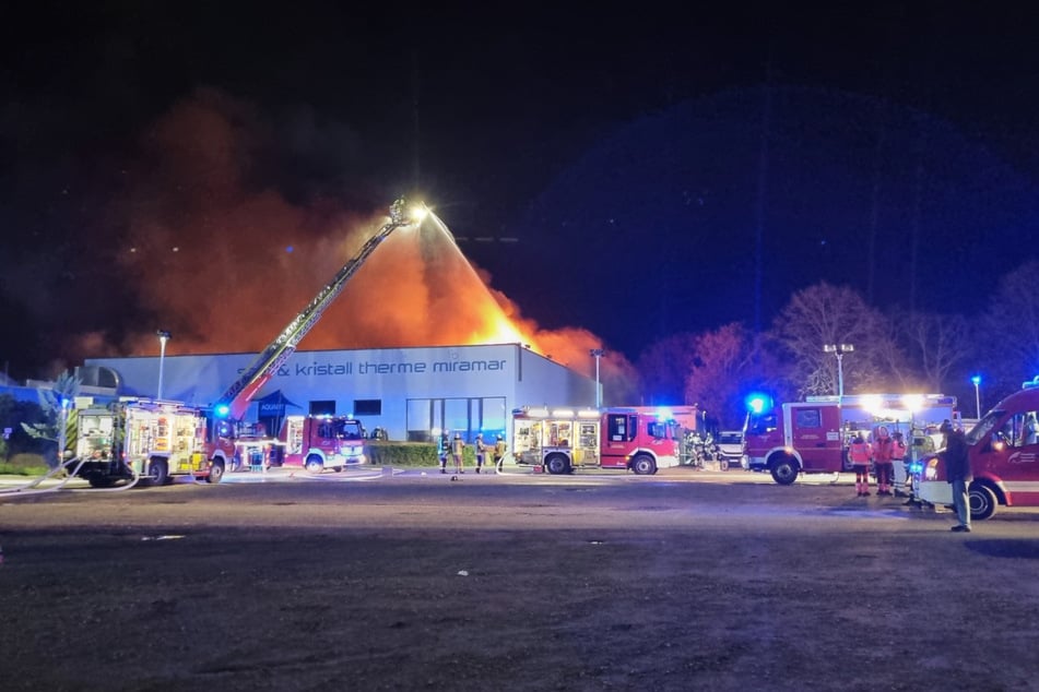 Insgesamt waren 160 Kräfte der Feuerwehr vor Ort im Einsatz.