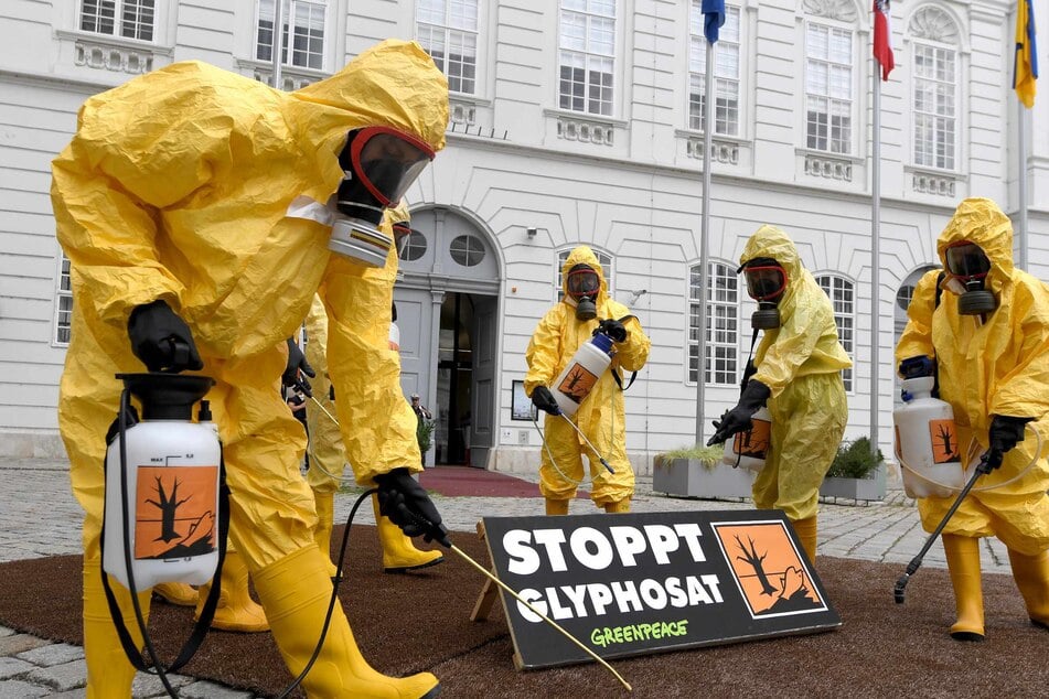 Informationen zu krankmachendem Gift unterschlagen: Erlaubt die EU weiterhin Glyphosat?