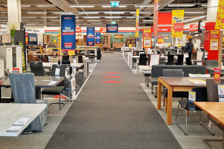Bei ROLLER in Mülheim-Kärlich gibt's am Sonntag (3.11.) bis zu 600 Euro Rabatt auf Möbel.¹
