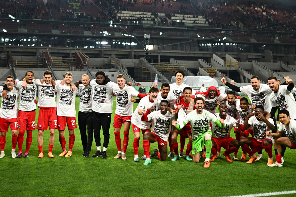 Nach dem 3:2-Triumph von Eintracht Frankfurt im DFB-Pokal-Halbfinale gegen den VfB Stuttgart war die Freude bei den Spielern und Trainern natürlich riesig.