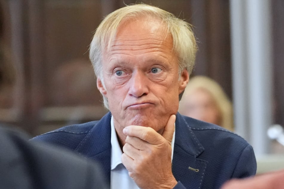 Gerhard Delling (67), der mitangeklagte Lebensgefährte der Steakhouse-Erbin, gab am Mittwoch eine umfassende Einlassung ab.