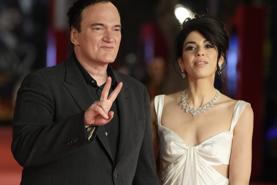 Auch Oscar-nominierte Filmregisseure wie Quentin Tarantino (59), hier mit seiner Frau Daniella Pick (38), kommen nicht umhin mit ihren Sprösslingen ganz gewöhnliche Kinderserien zu schauen.