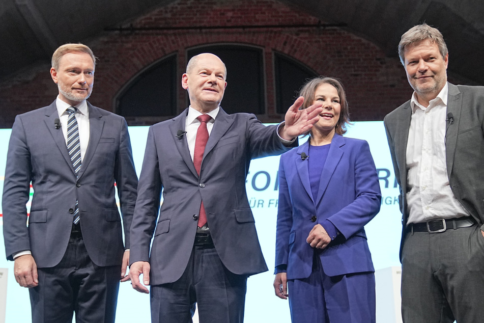 Berlin am Mittwoch (v.l.): Christian Lindner (42, FDP), Olaf Scholz (63, SPD), Annalena Baerbock (40, Grüne) und Robert Habeck (52, Grüne).