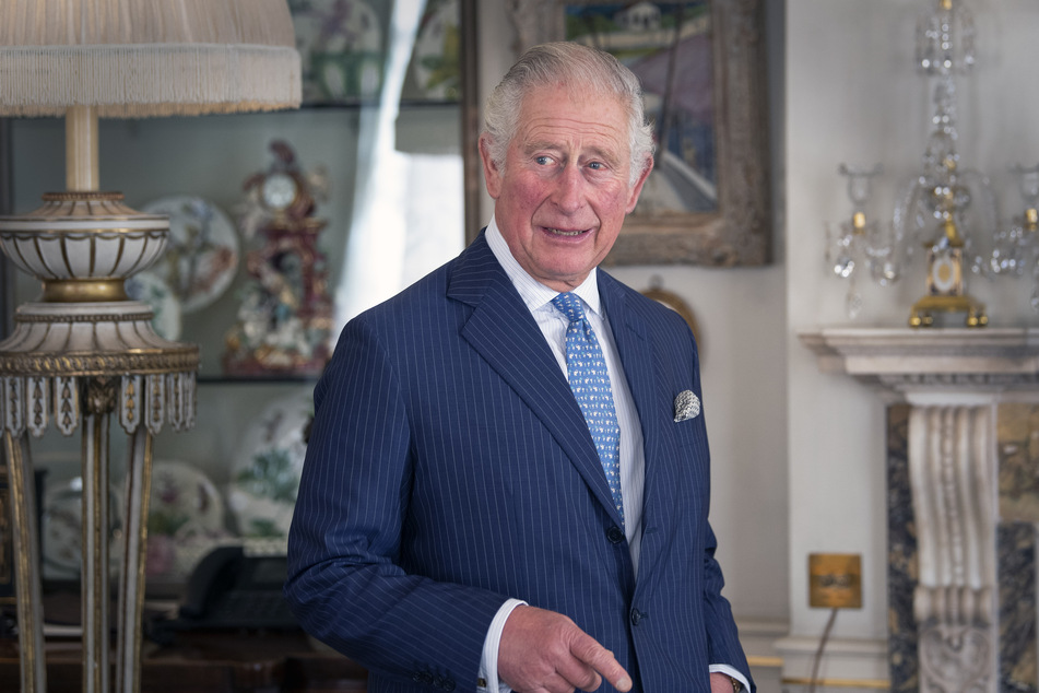 Prinz Charles (72) glaubt, dass er noch eine Weile auf eine Corona-Schutzimpfung warten muss.