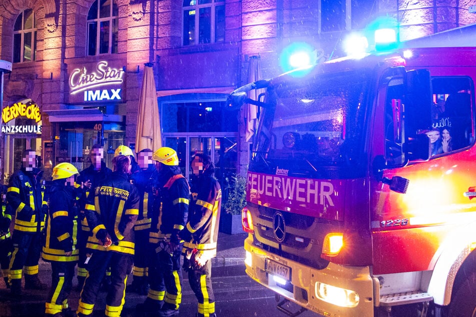 Brand im Frankfurter Kino CineStar Metropolis: Die Feuerwehr war rasch zur Stelle!
