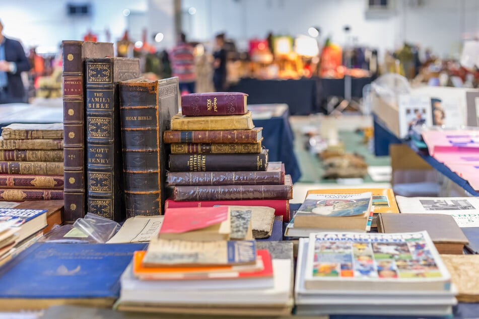 Mehr als 150 Händler bieten beim Nachtflohmarkt in Riesa ein vielfältiges Sortiment an. (Symbolfoto)