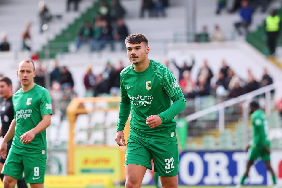 Julian Weigel (24) verlässt die BSG Chemie Leipzig und schließt sich dem FSV Schöningen an.