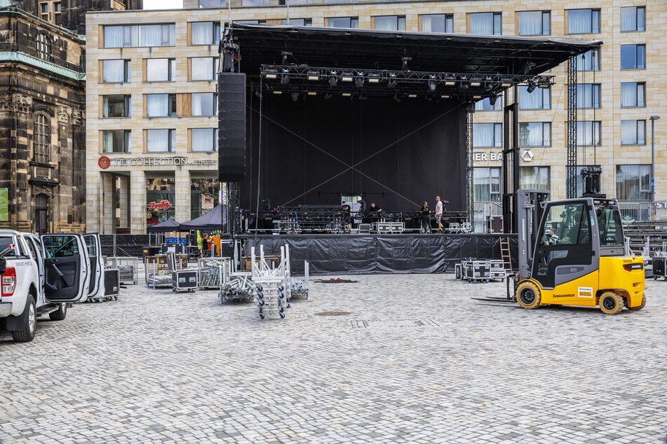 Zum Konzert am Donnerstag wird Paul Kalkbrenner (46) auf dieser Bühne seinen Fans einheizen. Mithilfe von mehreren Live-Kameras und einem großen LED-Screen wird er auch in der hintersten Reihe zu sehen sein.