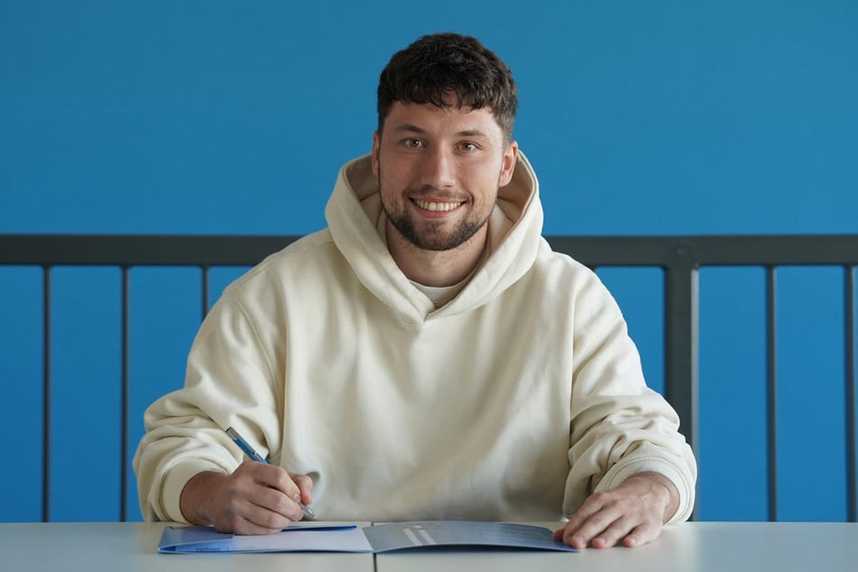 CFC-Spieler Tom Baumgart (27) verlängerte seinen zum Saisonende auslaufenden Vertrag vorzeitig um drei Jahre.