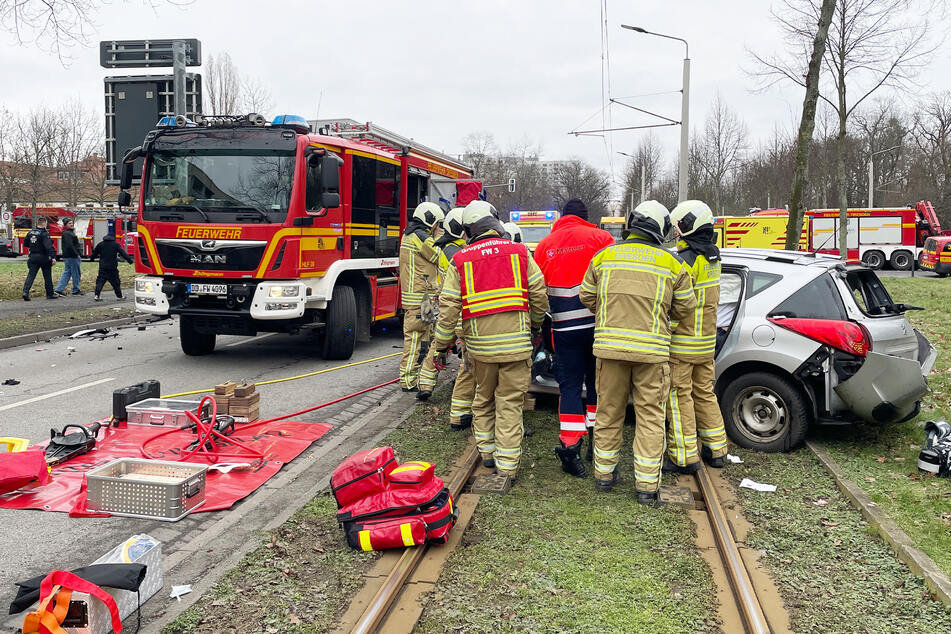 Einer von vielen Unfällen auf der Stübelallee: Ende Januar wurden bei einer Kollision zwei Menschen schwer verletzt.