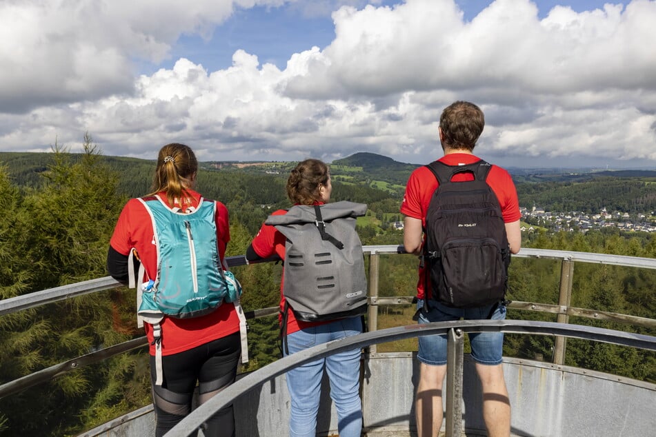 Unterwegs gibt es herrliche Panorama-Aussichten und Ausblicke zu genießen.