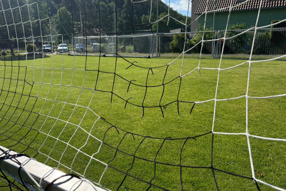 Tornetze wurden aus Rache einfach zerschnitten.