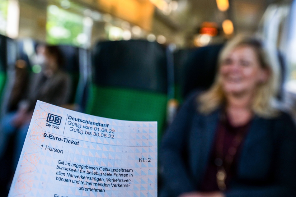 Seit Anfang Juni gilt das 9-Euro-Ticket in Deutschland. Doch es hagelt immer mehr Kritik an dem Billig-Ticket.