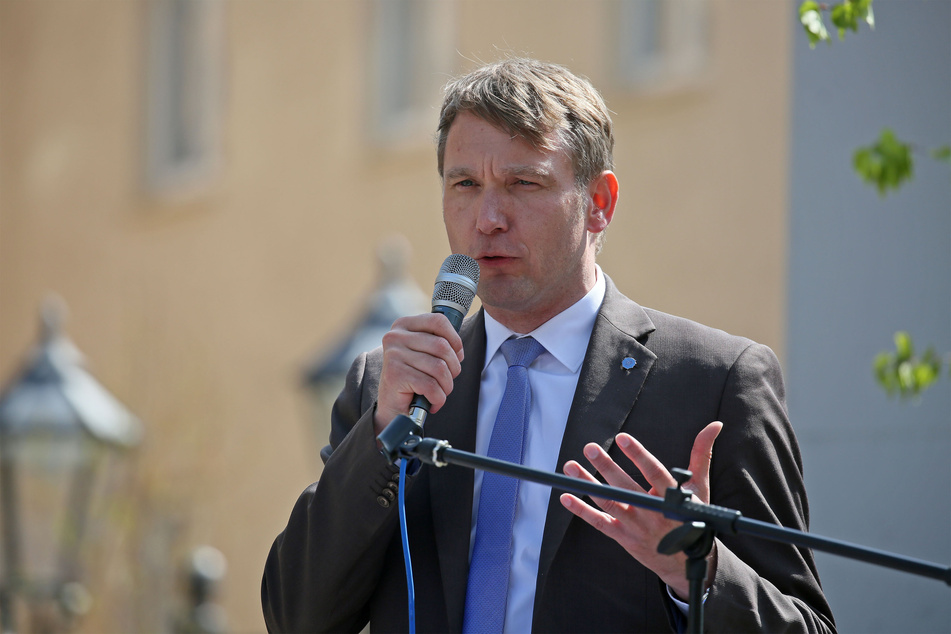 André Poggenburg (46, parteilos), hier bei einer Demonstration in Zwickau, hat für den Montag seinen Besuch in der Messestadt angekündigt.