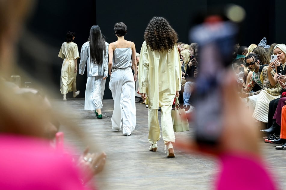 Auf der Berliner Fashionweek liegt der Fokus weniger auf großen Luxusmarken, sondern eher auf jungen Designern. (Symbolbild)