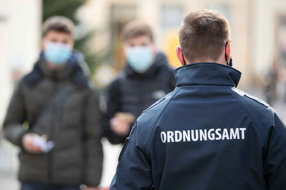 Einschränkungen zu Beginn der Corona-Pandemie in Bayern waren zu streng. Betroffene können deshalb Bußgelder zurückfordern. (Symbolbild)