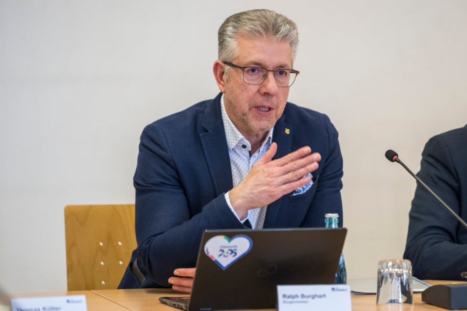 Kämmerer Ralph Burghart (56, CDU) hält an der "Bettensteuer" fest.