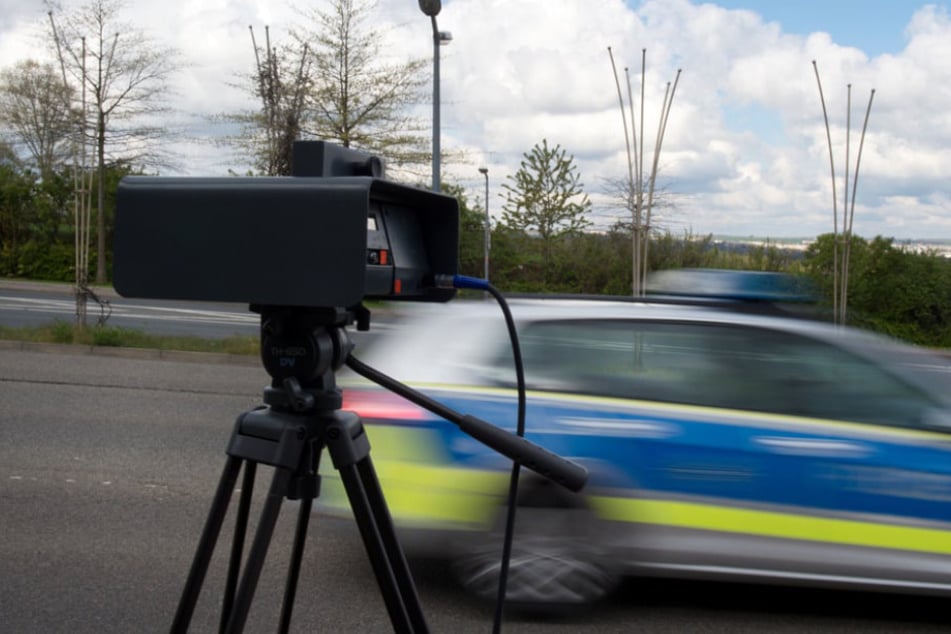 Am Mittwoch erfasste die Verkehrspolizei in Gersdorf die Geschwindigkeiten von über 600 Fahrzeugen innerhalb von knapp vier Stunden. (Symbolbild)