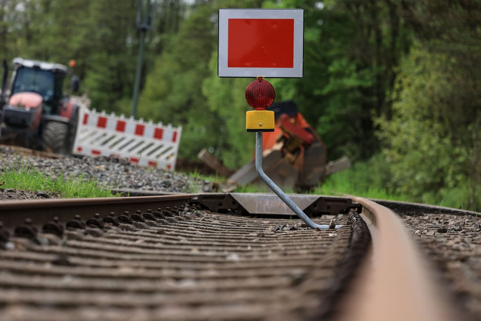 Ab hier Stopp: Der NRW-Teil der Eifelstrecke zwischen Euskirchen und Nettersheim wird elektrisch. Dafür muss die Trasse bis Mitte Juni gesperrt werden.