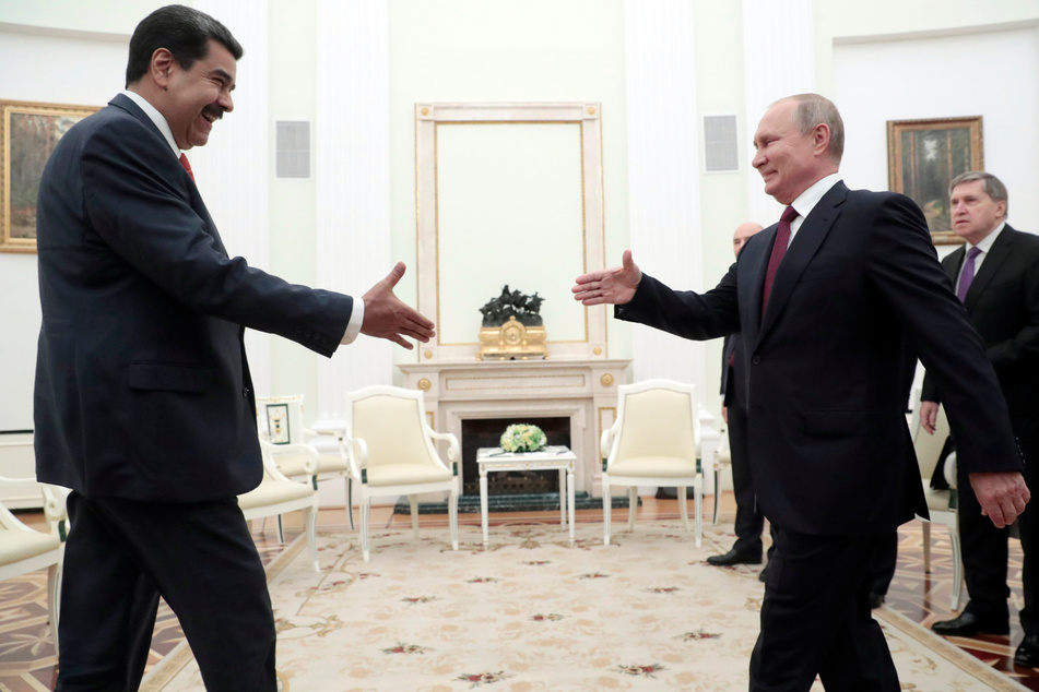 Zwei Diktatoren geben sich die Hand: Wladimir Putin empfängt Venezuela-Tyrann Nicolás Maduro (60). Im Hintergrund: Gasboss Setschin (62).