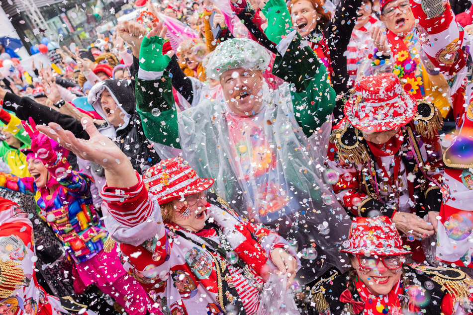 Am 11. November wird auf dem Kölner Heumarkt der Karneval offiziell eröffnet.