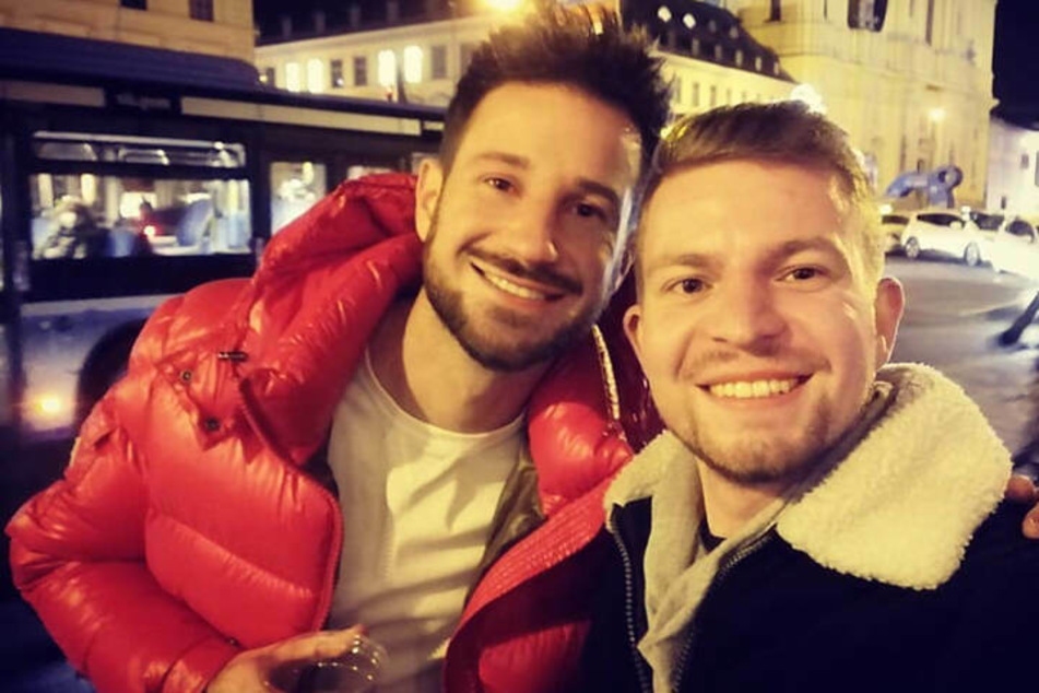 Dieser Schnappschuss mit "Prince Charming" Alexander Schäfer (40, l.) hat für Henry Frömmichen (21) erhebliche Folgen.