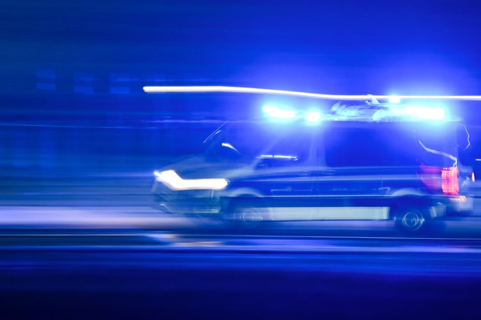 Zahlreiche Einsatzkräfte eilten zur Wohnung in Ramersdorf. (Symbolfoto)