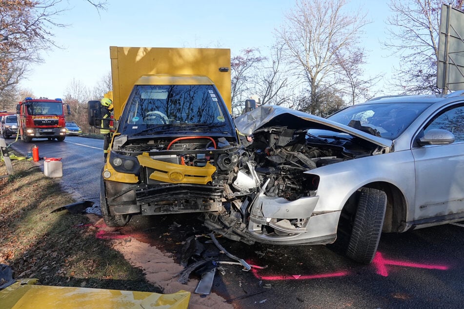 Beide Fahrzeuge haben wohl nur noch Schrottwert.