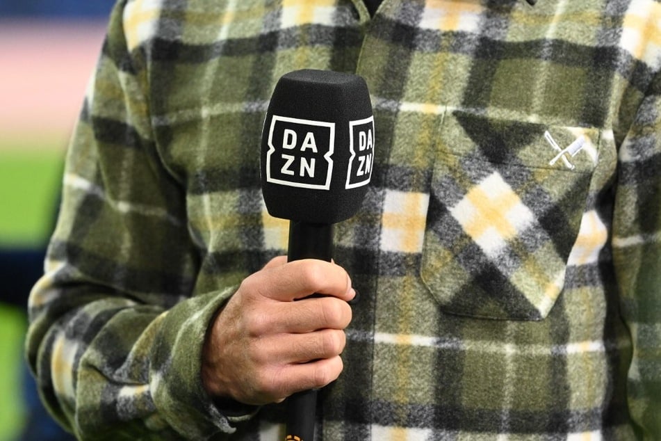 TV-Sender DAZN hatte im Vorfeld der Freitagspartie mit einem negativ behafteten Bericht BVB-Trainer Edin Terzić (40) erzürnt. (Symbolbild)