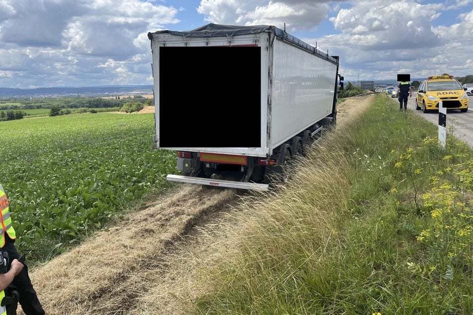 Die Bergung des Sattelzuges dauerte mehrere Stunden.