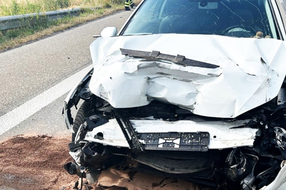 Tragischer Unfall auf der A65 bei Landau: Ein Auto krachte frontal in das Heck eines Lastwagens!