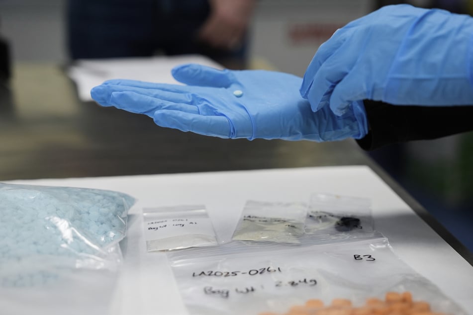 Eine Fentanyl-Tablette: Das starke Schmerzmittel ist in der medizinischen Anwendung streng kontrolliert und gilt außerhalb davon als besonders gefährlich. (Symbolfoto)