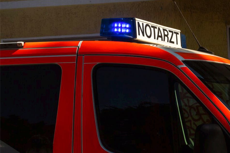 Der Rettungsdienst rückt an hitzigen Tagen zu zahlreichen Einsätzen aus. (Symbolfoto)
