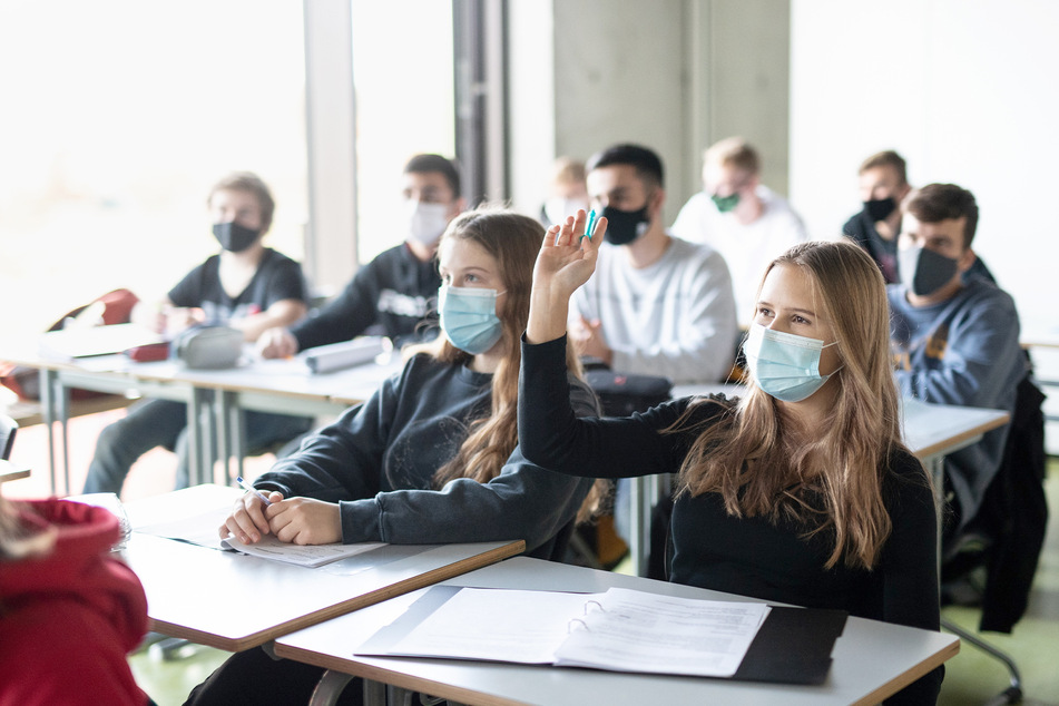 Maskenpflicht in der Schule wird es im Herbst wieder ab einer Inzidenz von 35 geben.